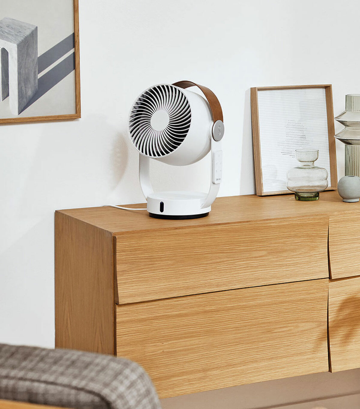 Stadler_Form_Leo_Ventilator_Fan_white_lifestyle2